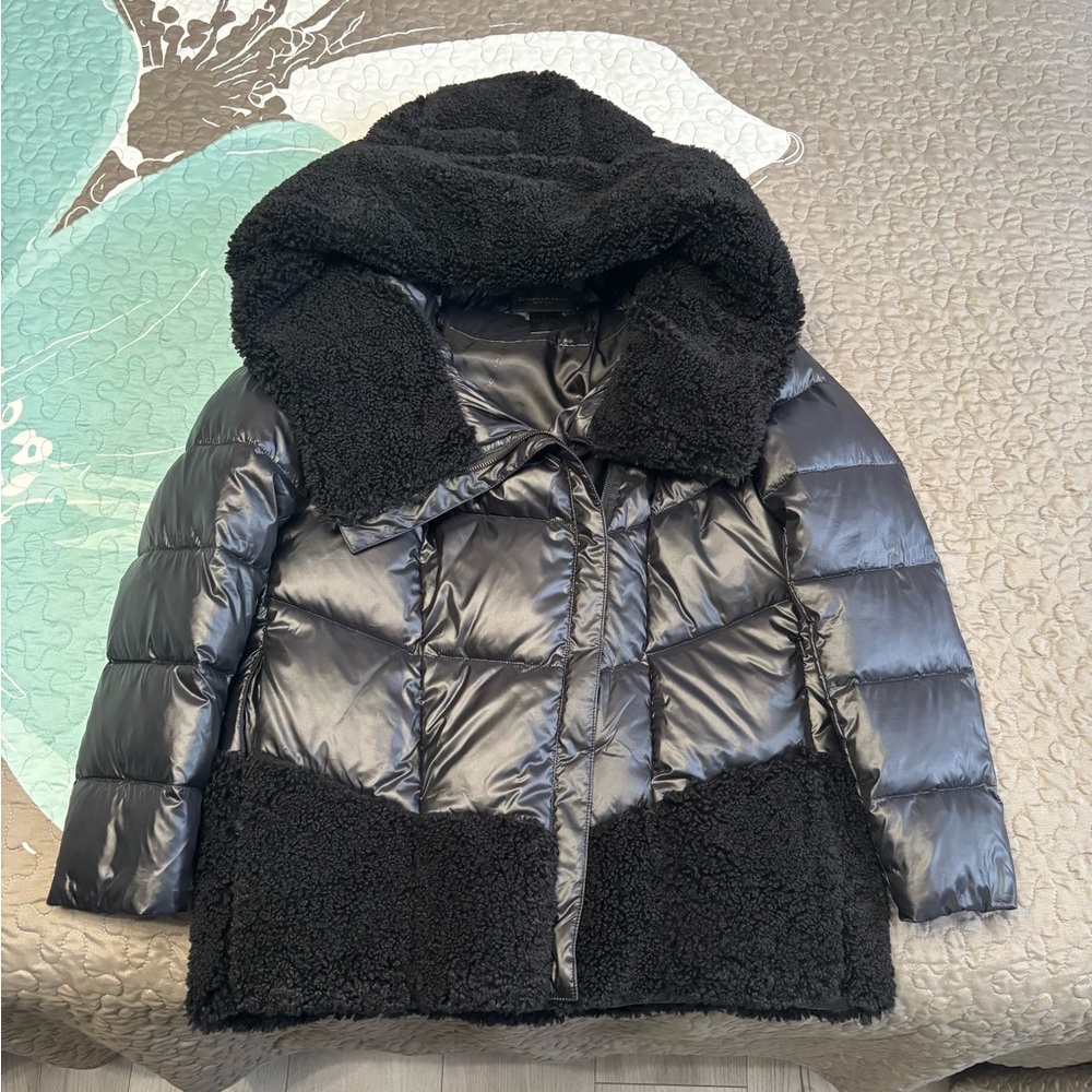 Donna Karan women’s puffer hooded jacket size XS. Black color.
